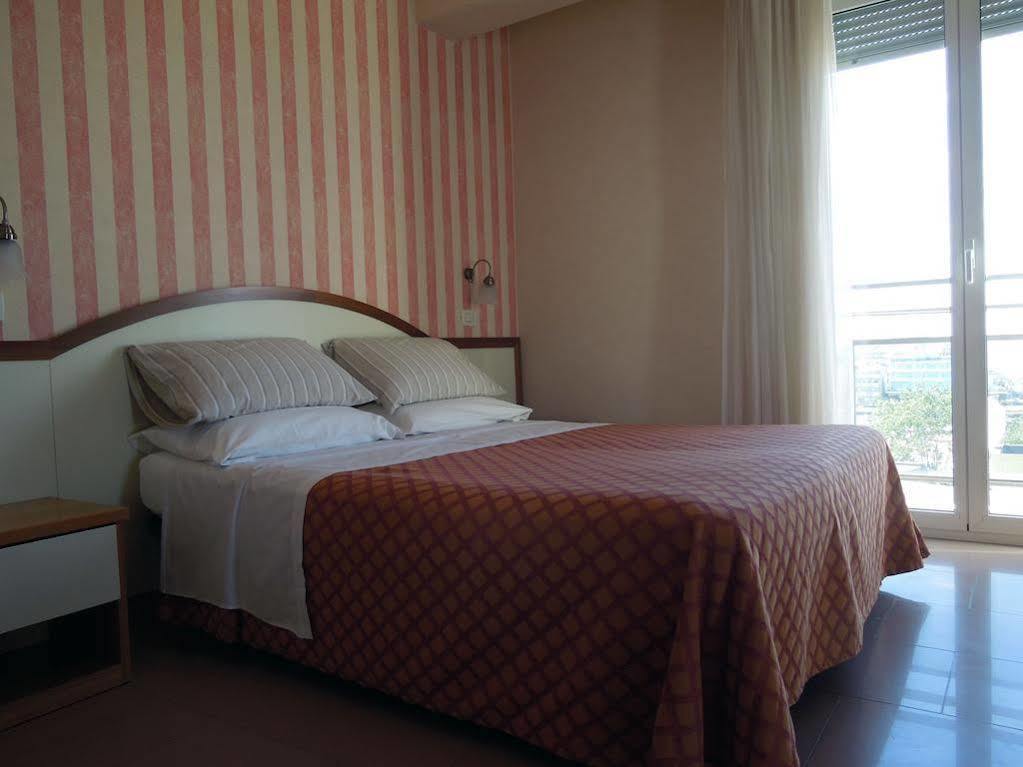 Hotel Mondial Bellaria-Igea Marina Exterior foto